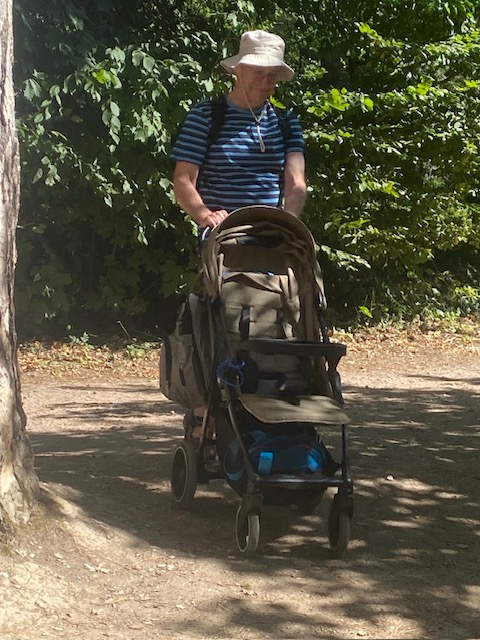 Paul mit Kinderwagen